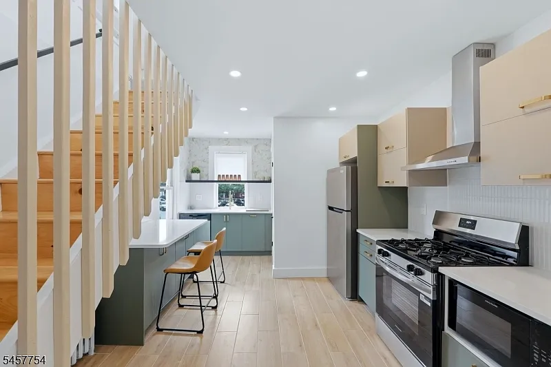 6 George St #2