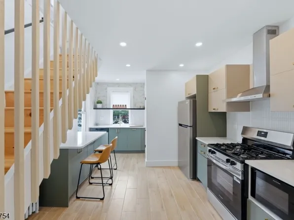 6 George St Floor 2, Montclair, NJ 07042