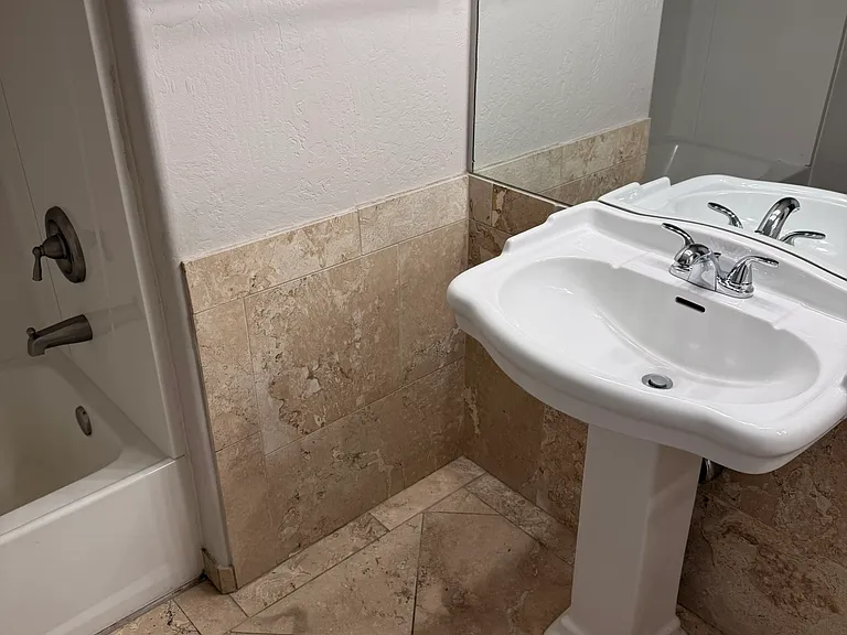 Upstairs Shared Bathroom