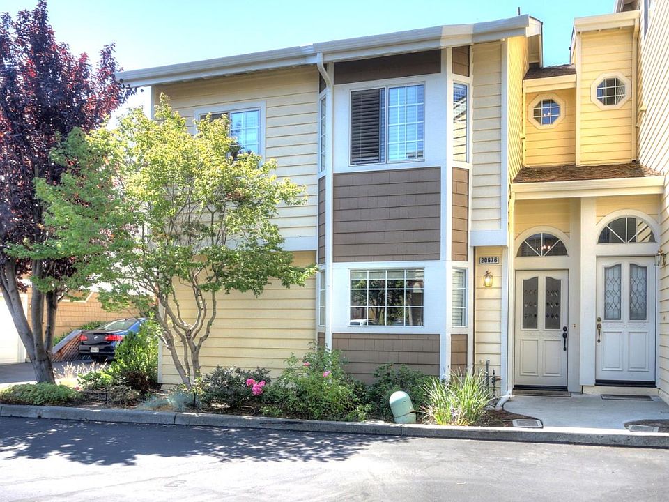 1st image of 20676 Gardenside Cir