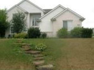 16176 Hill Forest Dr, Linden, MI