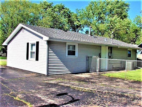 3rd image of 13 Hanson Dr