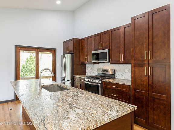 5th image of 17581 Windsor Pkwy #1