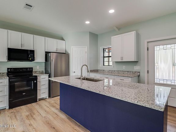 3rd image of 92 Daniels Way