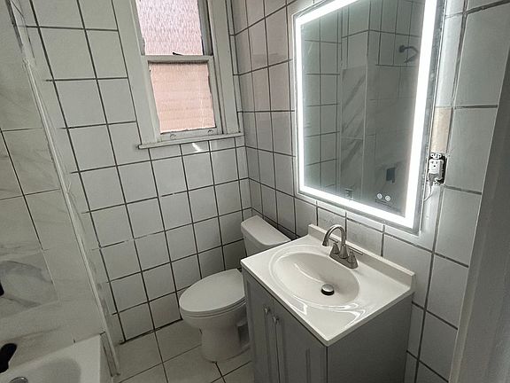 5th image of 4838 S Bishop St #1