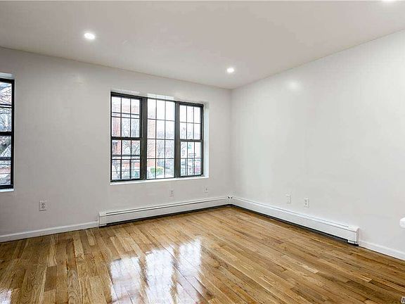 5th image of 701 Glenmore Ave