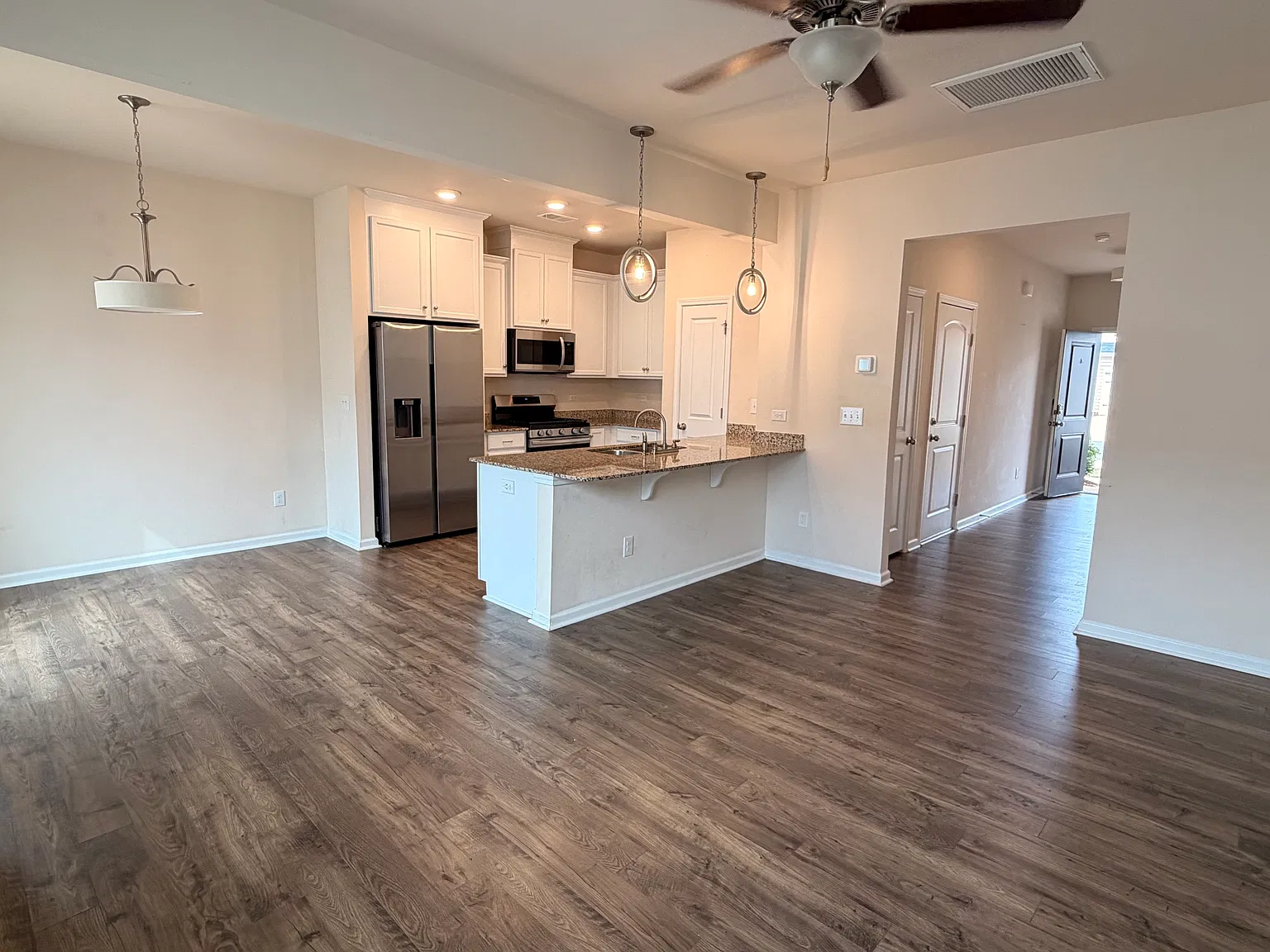 3 bed, 2.5 bath, 1457 sqft, $1,450 — Photo 2