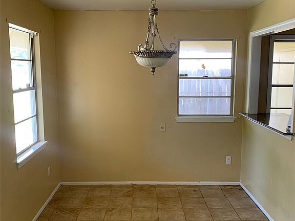 5th image of 3602 Valley View Dr