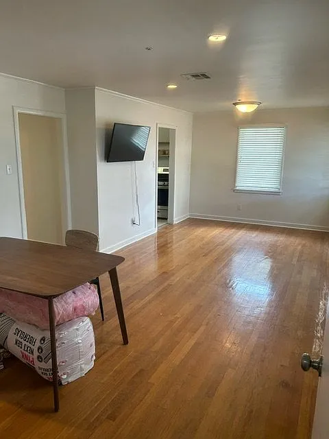 2 bed, 900 sqft, $1,350 — Photo 2