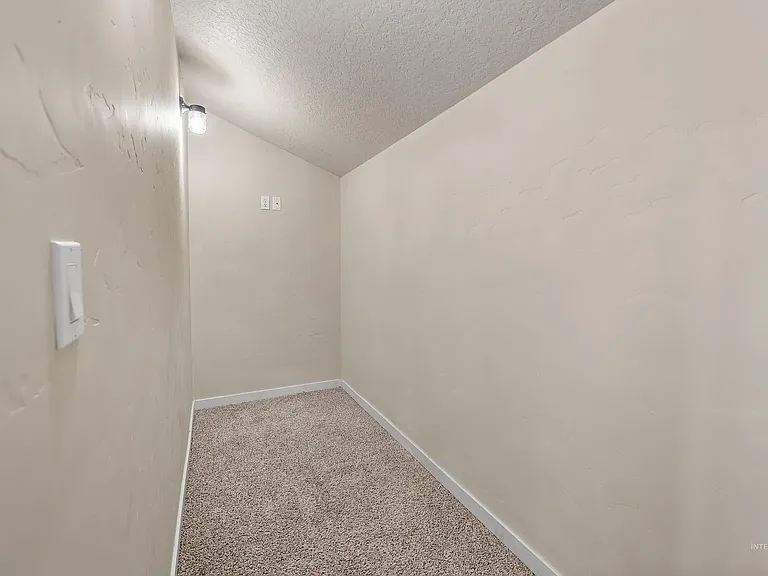 12805 W Berghan St — Photo 32