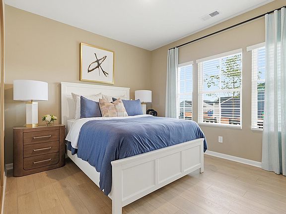4th image of 715 Night Lotus Dr.