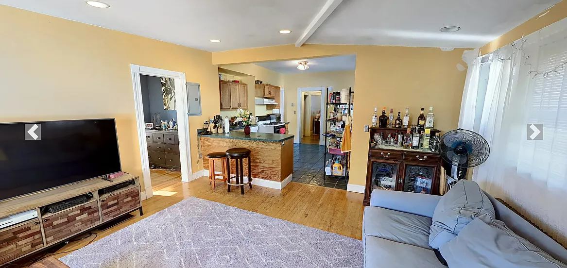 5 bed, 9999 sqft, $4,700 — Photo 1