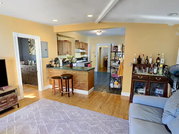 2570 Massachusetts Ave #2, Cambridge, MA 02140