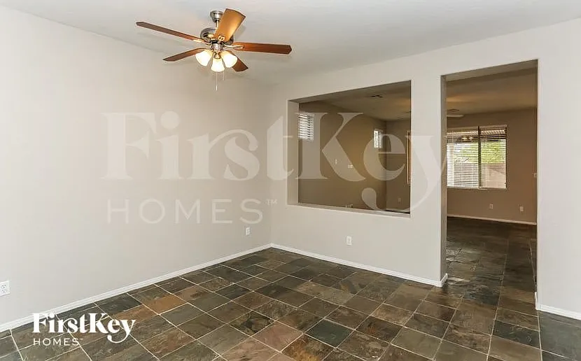 3 bed, 2.5 bath, 1789 sqft, $2,435 — Photo 3