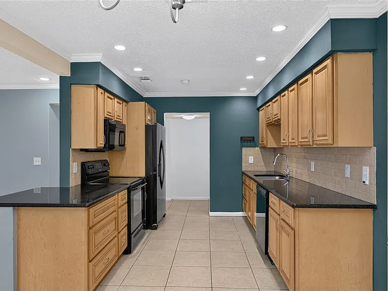 6411 Santa Monica Dr — Photo 6
