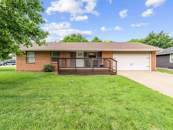 2808 Patty Dr, Salina, KS 67401