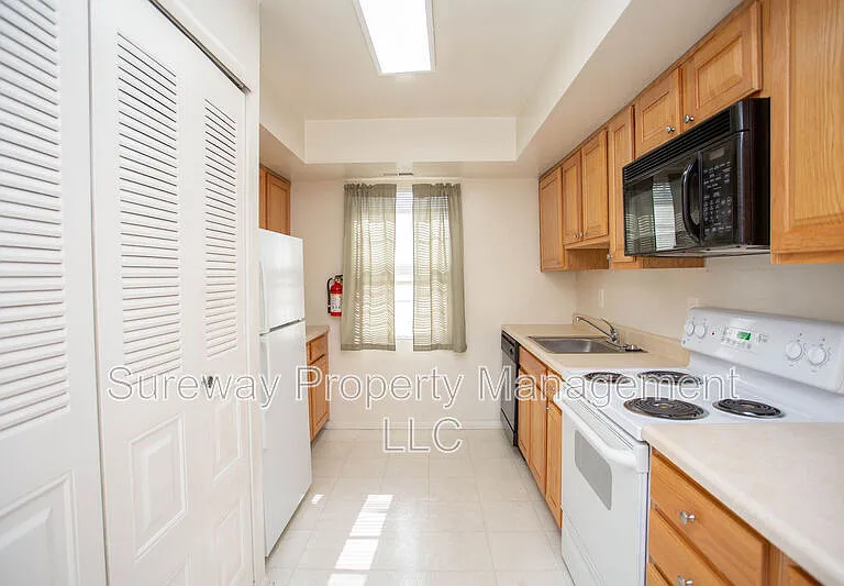 2147 Harbour Dr — Photo 10