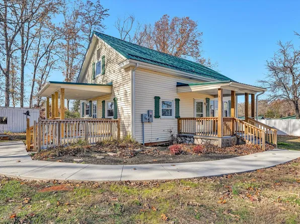 1088 Piney Grove School Rd, Moneta, VA 24121