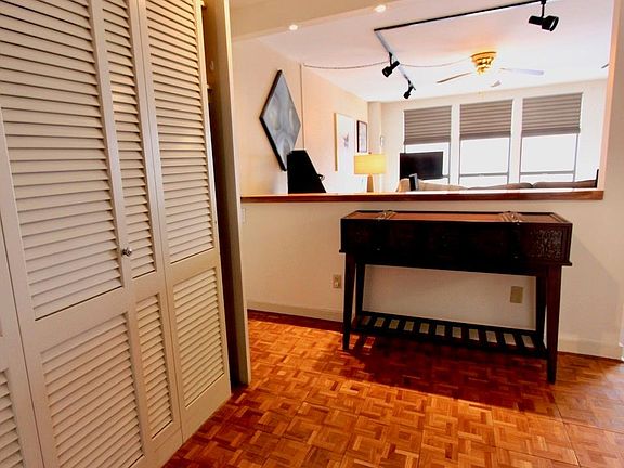 3rd image of 1 Bratenahl Pl APT 402