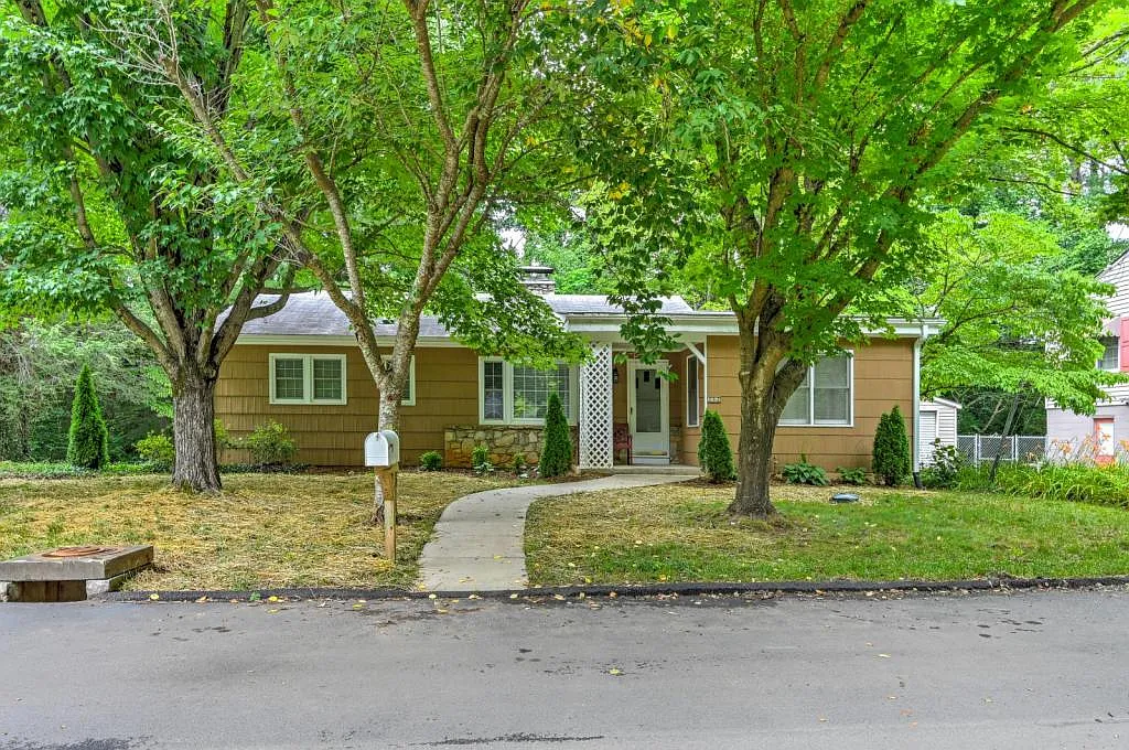 Building Photo - 292 White Pine Dr