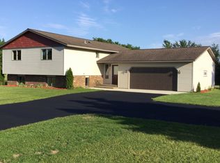 477 Prairie Ln, Hudson, WI 54016