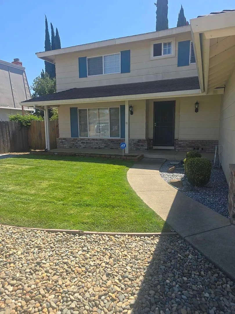 2745 Owens St photo 1
