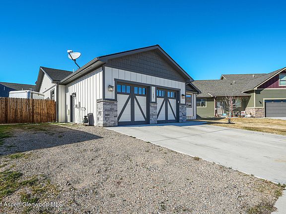 3rd image of 1667 Balsam Loop