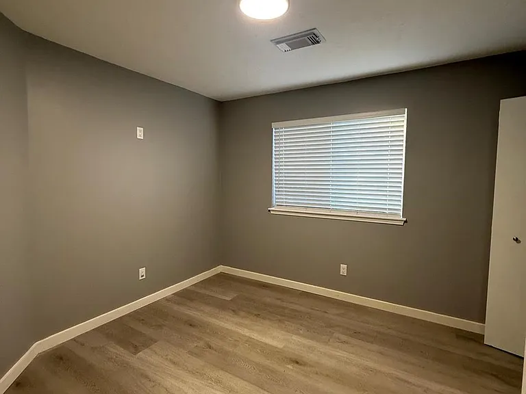 1019 Western Springs Dr — Photo 10