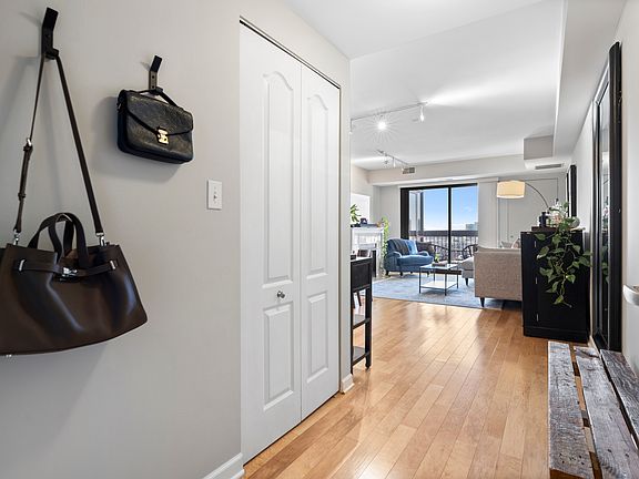 3rd image of 1212 N Wells St APT 1505