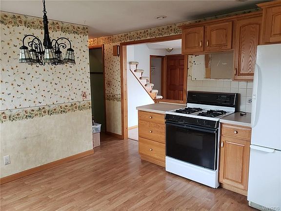 5th image of 55 Harris Ct