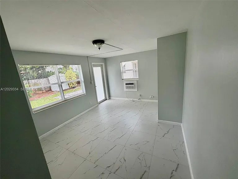 3021 NE 21st Ter #1 — Photo 10