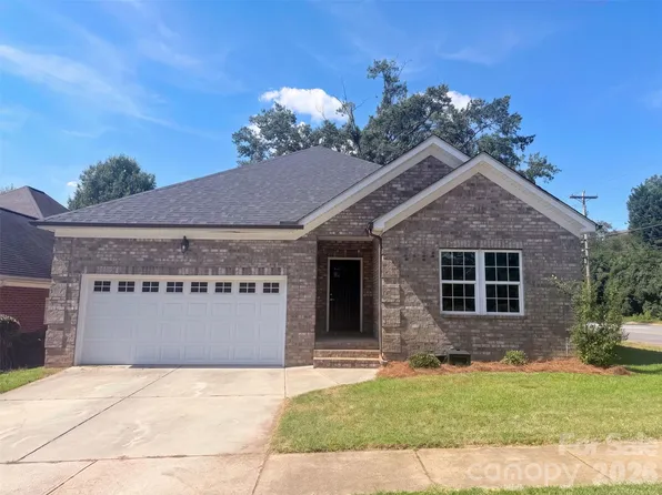 102 Sweet Oaks Ln, Statesville, NC 28677
