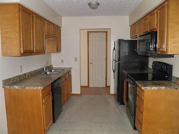 3rd image of 617 W Pine Ln