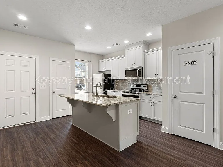 1913 Butternut Dr — Photo 6