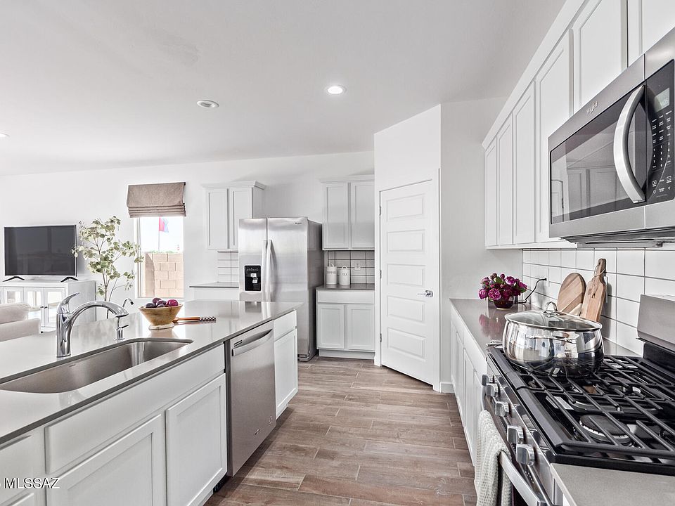 1st image of 385 W Camino Del Toro
