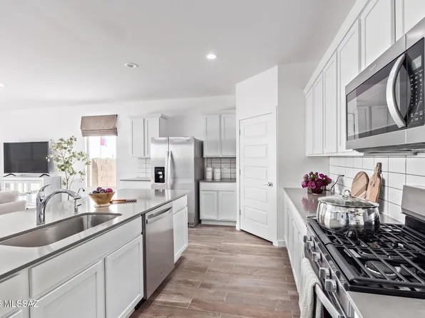 385 W Camino Del Toro, Vail, AZ 85641