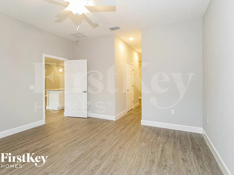 121 Dailey St SE — Photo 9