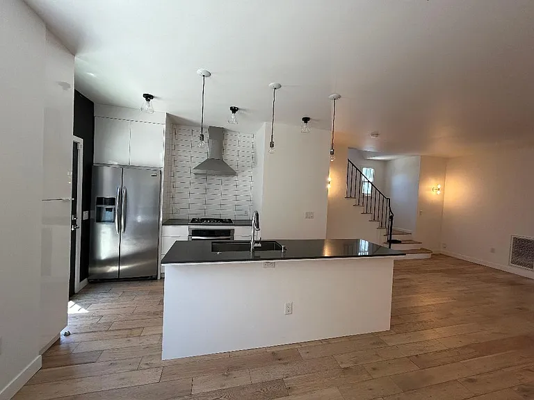 109 N Flores St #109 — Photo 5