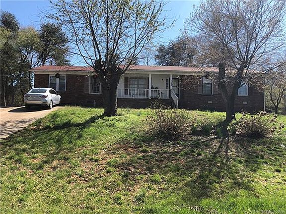 2nd image of 122 Danbury Ln