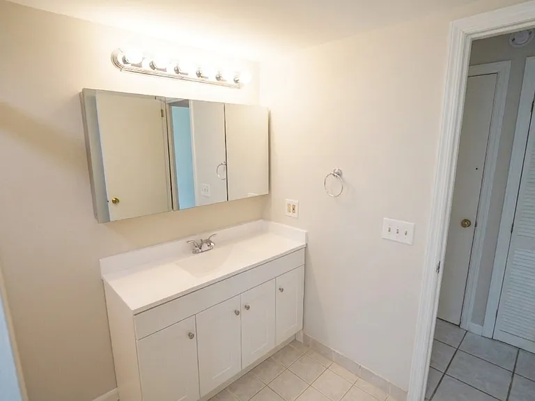 31 Dupont Ter — Photo 6