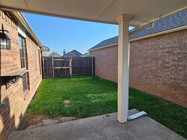 1006 SW 23rd St — Photo 24