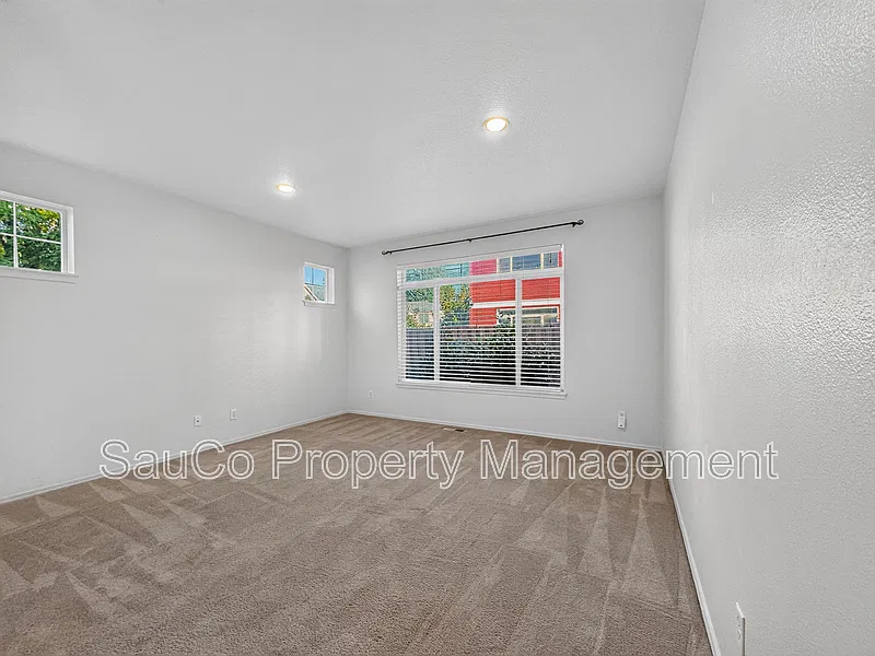 3 bed, 2.5 bath, 1526 sqft, $2,400 — Photo 4