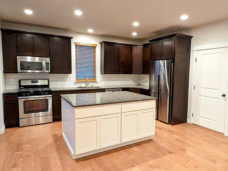 625 Covington Ave — Photo 4