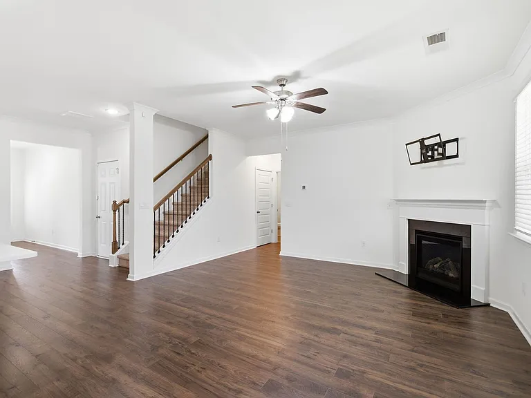 3369 English Elm Way — Photo 9