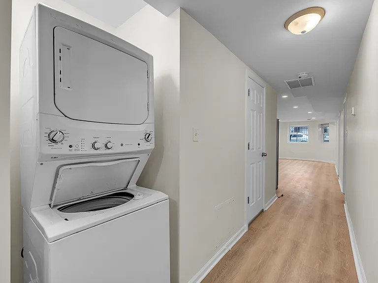 1429 N Avers Ave #G — Photo 16