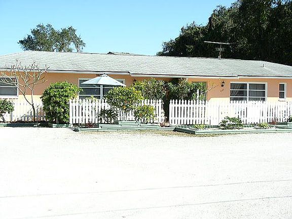 3rd image of 220-222 Colonia Ln E