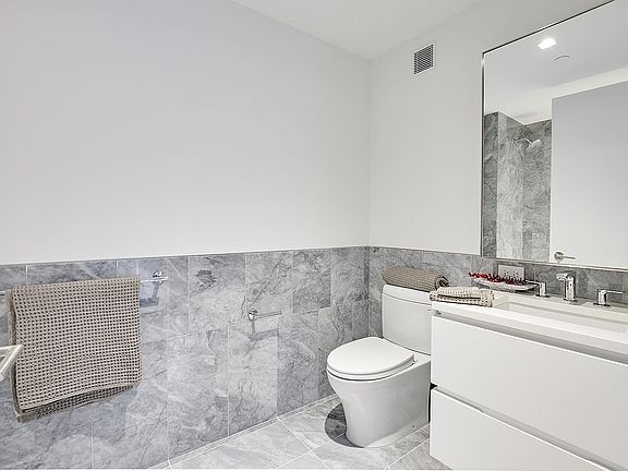 4th image of 450 Washington St #510
