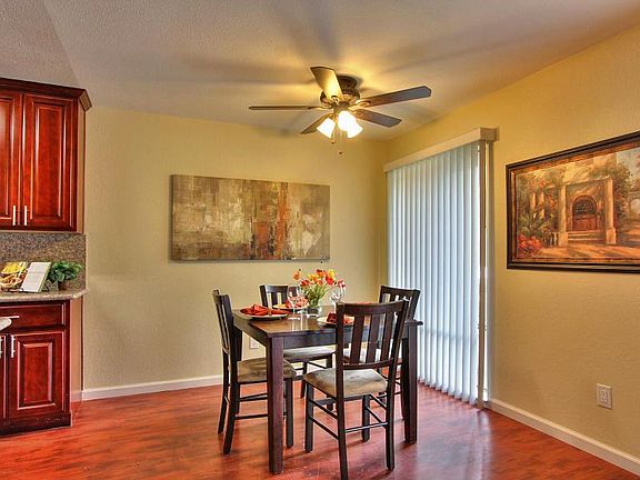 5th image of 305 Tradewinds Dr APT 9