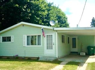 221 S 5th St, Edmore, MI 48829