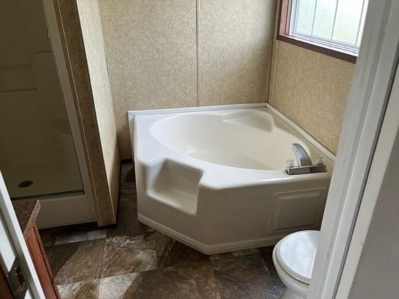 5th image of 414 Edgar St
